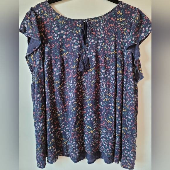 Old Navy Tops - Old Navy XXL flutter sleeve tiny floral topw